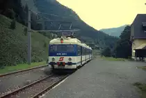 Der 4030 229-1 wartet an einem Augustabend 1997 im Bahnhof Vordernberg Markt auf Fahrgäste