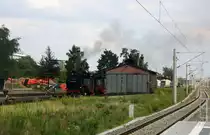 99 1762-6 und die 99 1789-9 rangieren in  Radebeul-Ost.
Bei Sommerwetter am Nachmittag vom 23.7.2015.