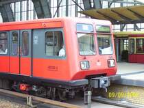 485 029-3 der S-Bahn Berlin GmbH unterwegs auf der S-Bahnlinie S9 nach Flughafen Berlin Sch�nefeld im Bhf. Alexanderplatz