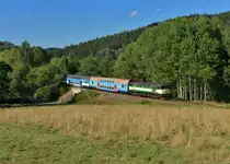 749 264 mit Os 8122 am 29.08.2015 bei Horice na Sumave. 