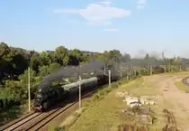 52 8154-8 und 41 1144-9 zu sehen am 30.08.15 in Chemnitz-Hilbersdorf. Sie verlassen gerade das Heizhausfest. Foto vom Stellwerk.