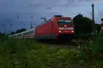 Abendbild aus Rheydt Hbf,
es zeigt den IC 2223 mit 101 085-9 auf dem Weg nach Aachen.
Rheydt den 31.8.2015