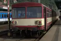 Ein in die Jahre gekommener Beiwagen der klassischen Brotbüchse, hier als Fahrradwagen umgbaut (auf einer Seite die Sitze entfernt), als Verstärkerwaggen am
 OS 6654 10:15 Uhr ab Decin nach Rumburk. 29.08.2015  10:11 Uhr.
