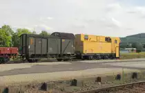 Der Pwg 122 536 Erfurt und der DB Schneeflug Meiningen 80-50-979 7 212-1 SPM 714, am 18.07.2015 in Ilmenau.