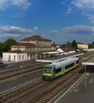 Der Himmel war so toll, da musste ich abdrücken. Agilis VT 650.707 hat von Gleis 1 auf Gleis 3 umgesetzt und wartet nun auf seine Anschlüsse. Danach geht es über Marktredwitz nach Hof. Kirchenlaibach 21.08.2015 