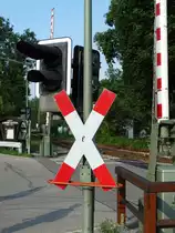 Andreaskreuz und Ampel eine Schranke am 11.08.15 in Fischen Allgäu