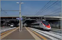 Sommer 2015 - das war auch die Rettung der Panormamfreiheit und somit von BB.de. 
Doch in nicht wenigen europäischen Ländern gilt auch heute noch die nicht hierzulande übliche Panoramafreiheit, stellvertretend dafür dieses Bild vom Expo-Bahnhof Rho Fiera EXPO Milano 2015 mit den FS ETR 470 und des SBB ETR 610 vom 22. Juni 2015