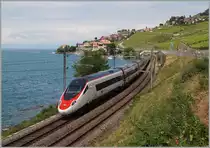 Sommer 2015 - Der Sommer 2015 begann recht sonnig und was erst erfreute wurde mit der Zeit fast zur Qual: die Sommerhitzte. Doch noch mit Juni lies sich am kühlen See recht angenehm fotografieren: ein SBB RABe 503 als EC unterwegs von Milano nach Genève kurz nach Rivaz. 
14. Juni 2015