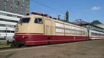 103 113 fährt am 25. August langsam mit dem IC2316 aus dem Mannheimer Hbf.