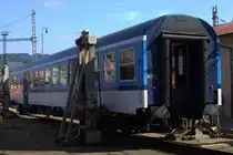 Auf dem Wege zur Austellung einiger historischer Fahrzeuge kam der Fotograf an dieser Anlage zum Ausheben der Wagenkästen vorbei, unabgesperrtes, öffentlich zugängiges Gelände des BW Decin.29.08.2015 10:33 Uhr.