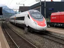 SBB - Triebzug ETR 610 713 bei der durchfahrt im Bahnhof Erstfeld am 01.08.2015