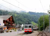Die Aigle-Ollon-Monthey-Champéry Bahn: Triebwagen 502 (Baujahr 1987) an der Endstation Champéry, 18.August 2015. 