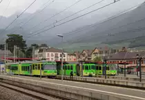Stolz präsentieren sich drei Bahnen des TPC in Aigle jetzt im neuen einheitlichen Anstrich, links die Aigle-Ollon-Monthey-Champéry Bahn (AOMC), in der Mitte die Aigle-Le Sépey-Les Diablerets-Bahn (ASD), rechts die Aigle-Leysin-Bahn (AL). 18.August 2015. 