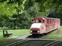 Wiener Prater mit Liliputbahn - nicht die einzige Attraktion in diesem Park, für Eisenbahnfans aber vielleicht die ansprechendste. 2.8.2015