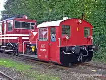 Köf 6815, ex-DB 323 335-0, der Landeseisenbahn Lippe.
Technische Daten: Baujahr: 1965 - Hersteller: Deutz - F.-Nr.57915 - Typ: A6M 617R - Bauart:B-dh - Leistung:125PS - Höchstgeschw.: 45 km/h
Bahnhofsfest Alverdissen 30.08.2015