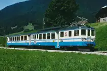 MOB: Regionalzug nach Zweisimmen mit dem BDe 4/4 3002 und dem ABt 3302 (1946) bei Rougemont im Juli 1995.
Foto: Walter Ruetsch