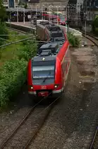 Am Sonntag den 9.8.2015 war der Bahnhof Wuppertal Vohwinkel zum Kopfbahnhof erkohren, da wegen Arbeiten am neuen Stellwerk die Züge hier enden. Hier ist die Ausfahrt des 422 064-6 zu sehen. 