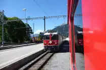 Die  Facebook-Lok  Ge 4/4 ii 624  Celerina/Schlarigna  mit dem RE 1245 Disentis/Muster - Scuol-Tarasp in Klosters Platz am 3. August 2015.