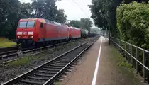 145 079-0 und die 185 074-2 beide von DB kommen als Umleiter aus Richtung Aachen-West mit einem sehr langen Ölzug aus Antwerpen-Petrol(B) nach Basel(CH) und fahren durch Kohlscheid in Richtung Herzogenrath,Neuss.
Bei schönem Sonnenschein am Mittag vom 30.7.2015.