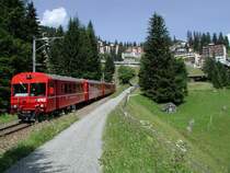 RhB,Arosabahn Hier verl�sst ein Regionalzug Arosa in Richtung Chur.(08.07.03)