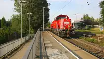 265 028-1 DB  kommt als Lokzug die Kohlscheider-Rampe hoch aus Richtung Neuss und fährt in Richtung Aachen-West und fährt durch Kohlscheid in Richtung Richterich,Laurensberg,Aachen-West. 
In der Abendsonne am Abend vom 19.8.2015.