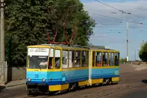 Das ist die Strassenbahn Nr 38 von Zhytomyr. Es gibt nur eine Strecke mit der Länge von 6,8 km. Spurbreite 1000mm und meist mit Tatra KT4SU. Fast alle Bahnen haben unterschiedliche Werbeaufschriften und machen das sammeln zur grossen Freude. Bild am 18.08.2015. Die Kategorie wird bald geändert!