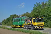 Am 04. September 2015 wird ein weiterer Be 4/4 abgebrochen. Diesmal trifft es den Be 4/4 459, der am Morgen zur Firma Thommen in Kaiseraugst gefahren wird. Von der Serie 457 - 476 wird nur der Be 4/4 457 in den Oldtimer-Bestand wechseln. Hier fährt der Lastwagen durch die Rheinstrasse Richtung Augst.