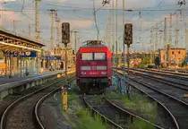 In Stralsund abgestellt und mit frisch geputzter Loknummer die BR 101. - 04.09.2015