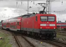 112 106-0 mit RE 5(RE 4361)von Rostock Hbf nach Lutherstadt Wittenberg bei der Bereitstellung im Rostocker Hbf.06.09.2015