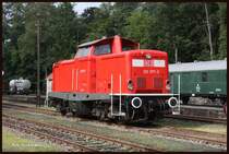 Als Leihgabe der DB wird die 212077 von den Osnabrücker Dampflok Freunden gepflegt. Leider hat die Lok derzeit keine Streckenzulassung, so dass sie, wie hier, hin und wieder im Zechenbahnhof in Osnabrück präsentiert wird. Am 5.9.2015 war sie bereits für den Osnabrücker Dampftag am Piesberg dorthin gebracht worden.