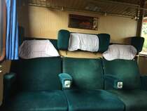 Sitzgruppe im 61 80 29-95 057 Bwmz 111.2
Das ist Reisen im ursprünglichen Sinne...
Gesehen am 04.09.15 im IC 1957 auf der Fahrt von Fulda nach Weimar