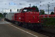 PCW Nr.6 kommt am Montagmittag mit einem Teilzug der britischen Firma Thameslink hinter dem Schutzwagen durch den Mönchengladbacher Hbf gefahren.
Ziel der Fuhre dürfte Wildenrath sein, wo der Zug kompletiert und getestet wird.
7.9.2015