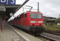 143 306-9 mit RE 18590 von Berlin Hbf(tief)nach Warnem�nde kurz nach der Ankunft am 06.09.2015 im Rostocker Hbf. 