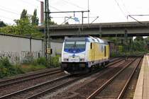 Nachschuss auf 246 005-3 am 13.08.2014, als sie auf einem Gütergleis durch den Bahnhof von Hamburg Harburg gen Hafen/Hbf fuhr.