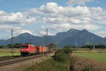 185 257 mit der Übergabe nach Rosenheim am 24. August 2015 bei Bernau am Chiemsee.