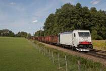 186 443 mit einem Schrottzug am 25. August 2015 bei Vogl.