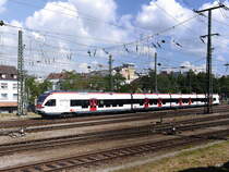 SBB - Triebzug RABe 521 204-3 beim verlassen des Bahnhofs Singen am 02.08.2015