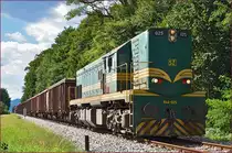 SŽ 644-025 zieht Güterzug durch Maribor-Studenci Richtung Tezno VBF. /7.9.2015