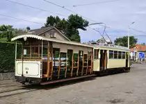 De Kusttram, Wagen Nr.8816 vor der Fahrzeughalle am Loskaai in  De Panne am 29.8.2015