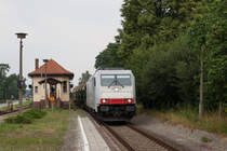 Im Hintergrund des Horkaer Personenbahnhofes sah ich am 17.08.15 einen entladenen Schotterzug, der aus der engen Verbindungskurve vom Horkaer Güterbahnhof zum Personenbahnhof zum Vorschein kam.

ITL 285 107-9 spannte daraufhin in die andere Fahrtrichtung um und setzte den Zug um 16:17 Uhr nach Görlitz in Bewegung.