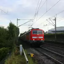 111 128 DB kommt die Kohlscheider-Rampe hoch aus Richtung Neuss,Herzogenrath mit dem RE4 aus Dortmund-Hbf nach Aachen-Hbf und fährt durch Kohlscheid in Richtung Richterich,Laurensberg,Aachen-West.
Bei Sonne und Wolken am Morgen vom 4.9.2015.