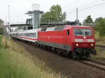 120 155-7 mit IC 2409 von Warnem�nde nach D�sseldorf bei der Durchfahrt im Haltepunkt Rostock-Marienehe.13.09.2015