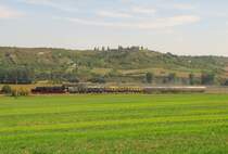 EMBB 52 8154-8 mit dem DLr 79427 von Freyburg zur Abstellung nach Karsdorf, am 12.09.2015 im Unstruttal bei Kirchscheidungen.