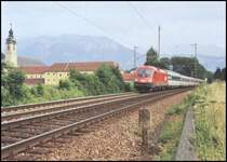 Eine 1116 bringt den �BB EuroCity 161  Maria Theresia  nach Wien Westbahnhof. Hier passieren sie gerade das Kloster Raisach.