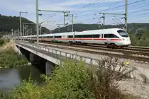 ICE Gotha rauscht mit Vollgas über die kleine Altmühl Brücke bei Kinding. BIld vom 13.09.2015.