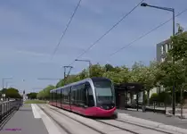 Tram Divia-1026. 
Verkehrt als Ligne 1 nach Dijon-Gare.
Seit Ende 2012 gibt es in Dijon wieder ein Straßenbahnnetz, das aus zwei Linien besteht.
2015-06-08 Quetigny
