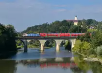 146 247 mit einem RE am 12.09.2015 auf der Vilsbrücke bei Vilshofen. 