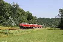 218 496 mit IRE 4209 am 11.07.2015 bei Mochenwangen.