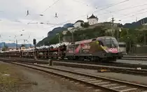 1116 170-2  Eurovision Song Contest Vienna 2015  der ÖBB ist am 15.9.2015 mit einem Autozug durch Kufstein unterwegs. Hier bei der Ausfahrt Richtung Innsbruck mit Blick auf die Festung Kufstein.