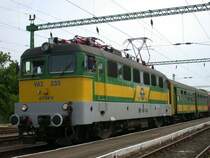 V 43 der GYSEV (Raab-�denburg-Ebenfurther Eisenbahn) mit Zug Wiener Neustadt - Szombathely im Bf B�k; Juni 2003